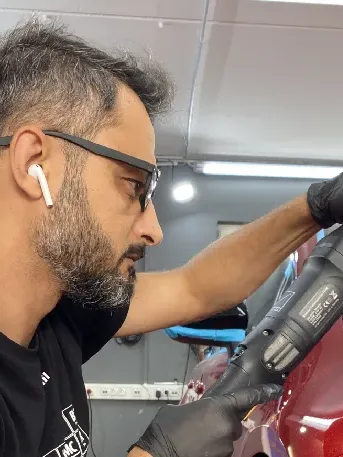 Maschinelle Lackaufbereitung als Teil der Autoaufbereitung im Studio Schwelm